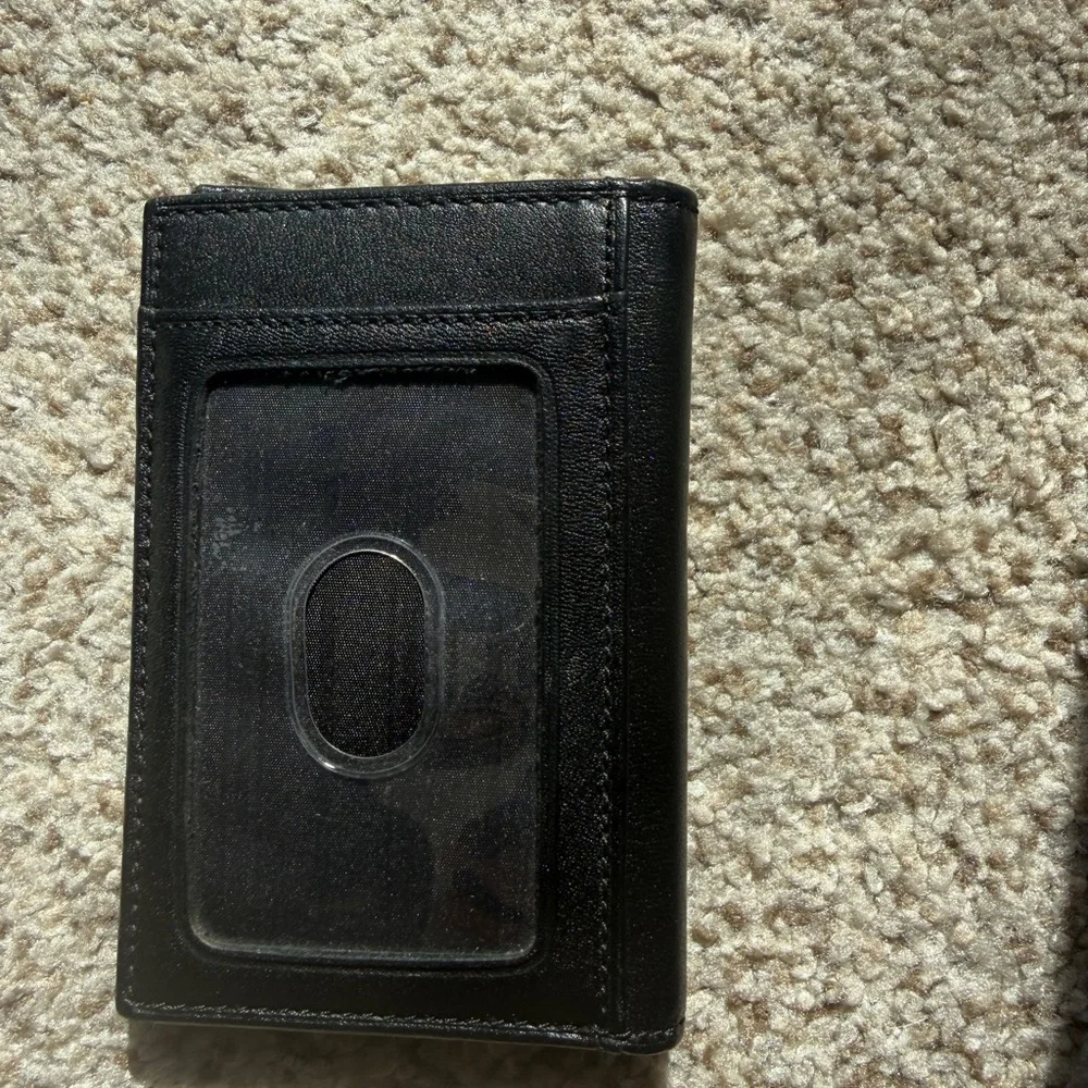Tumi Sleek Black Leather Holder - Picture 2 of 3